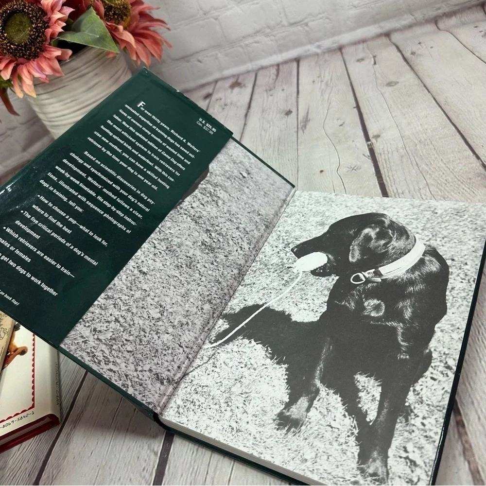 vintage 1995 Game Dog Training hardcove Book by Richard A. Wolters - Green Cover